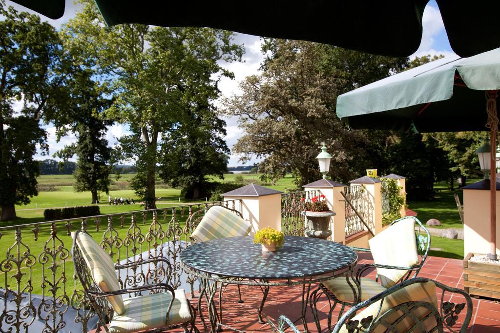 Landhotel Schloss Teschow Teterow Esterno foto