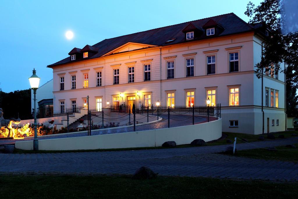 Landhotel Schloss Teschow Teterow Esterno foto